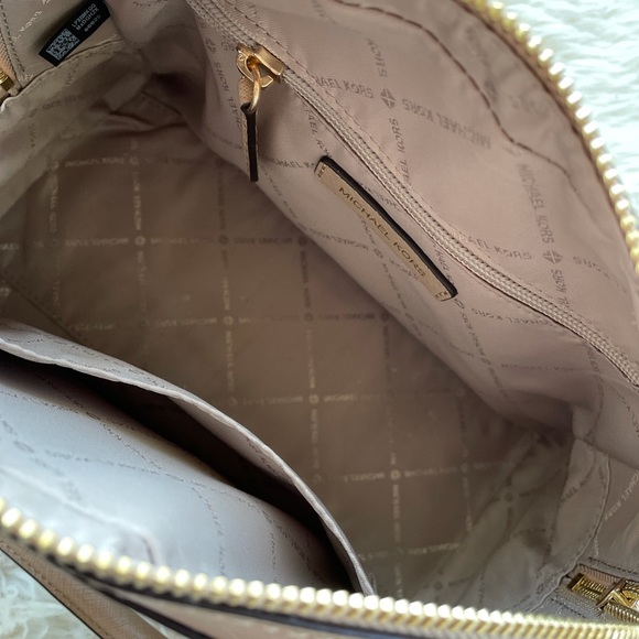 Tan Micheal Kors Hope Handbag - Picture 2 of 4